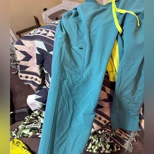 Figs yola petite skinny pants,